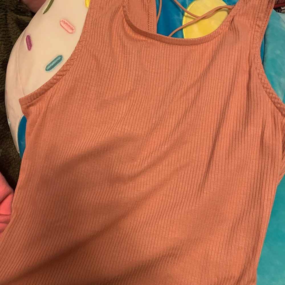 Cropped ribbed tank